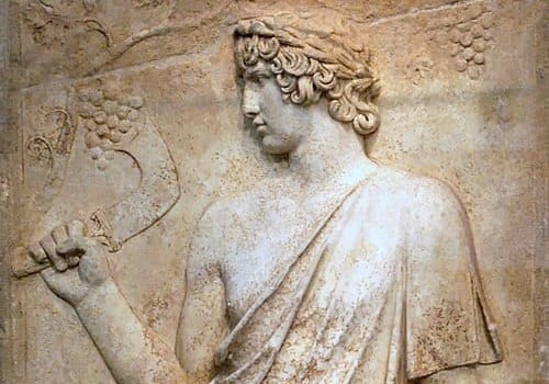 Antínoo como sacerdote del culto